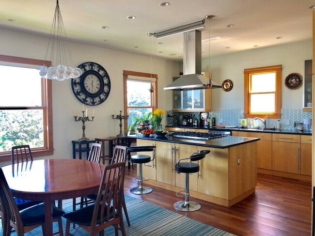 Photo - 3386 Market St House