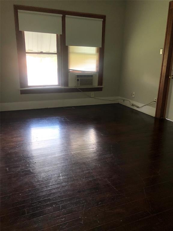 Foto del edificio - 1323 W Bell St