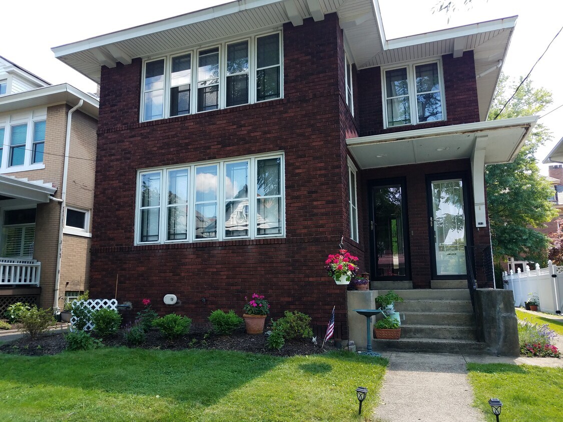 Primary Photo - 212 Emerson Ave