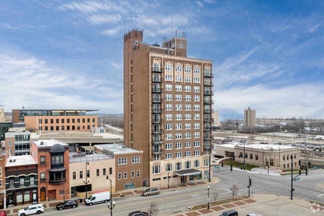 Building Photo - 10 N Sheridan Rd.