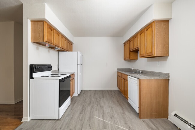 1BR, 1BA - 650SF - Kitchen - Woodbury Apartments
