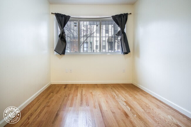 Foto del edificio - 245 Suydam St