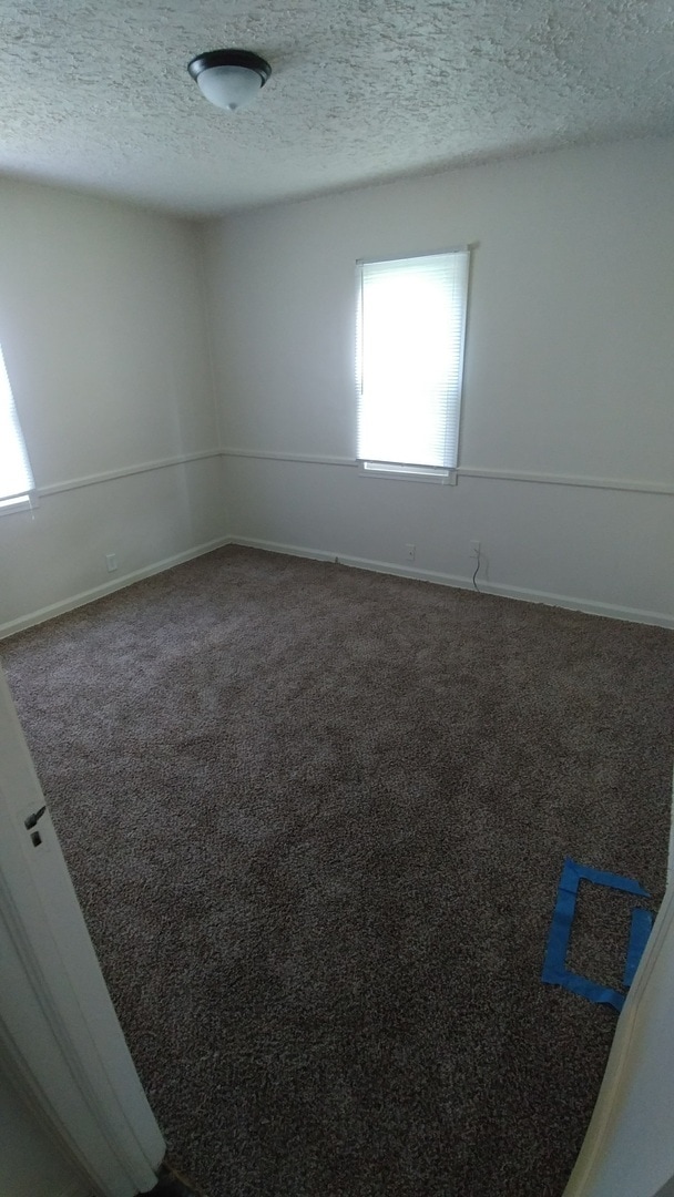 Building Photo - Great Location - 3 Bedrooms