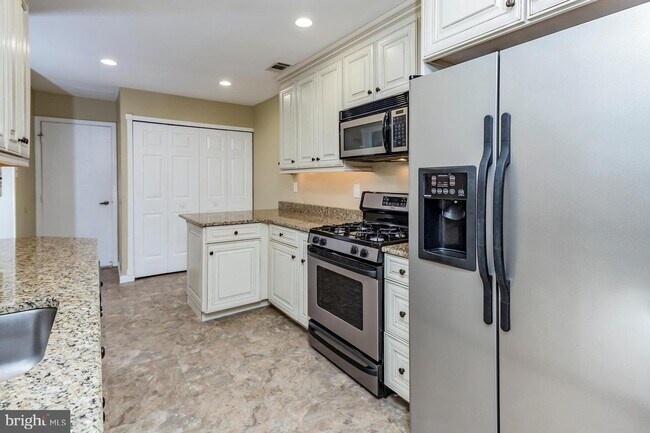 Building Photo - 28 A Chicopee Dr