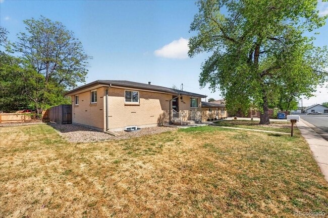 Building Photo - 9050 N Elm Ct