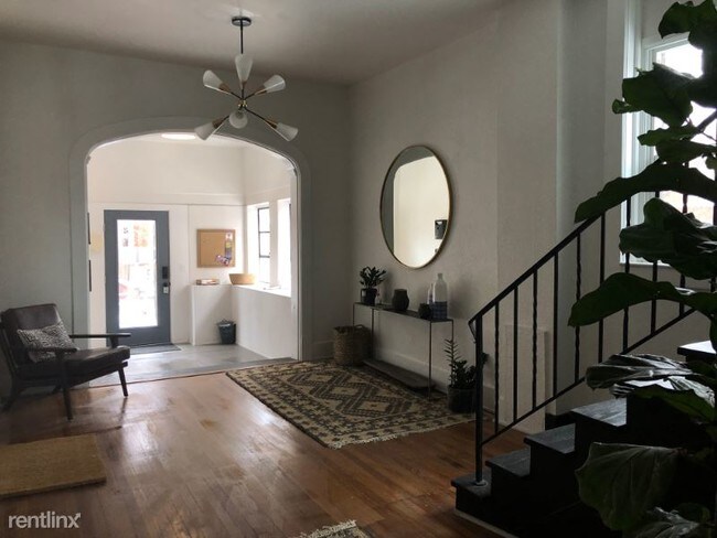 Foto del edificio - 1266 N Lafayette St