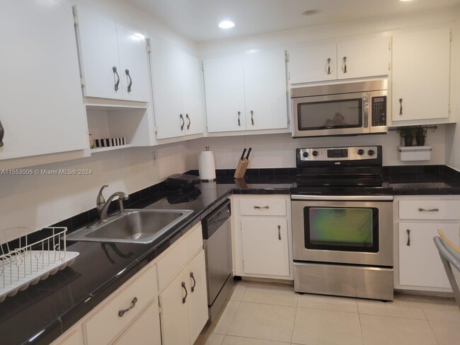 Foto del edificio - 1470 NE 125th Terrace