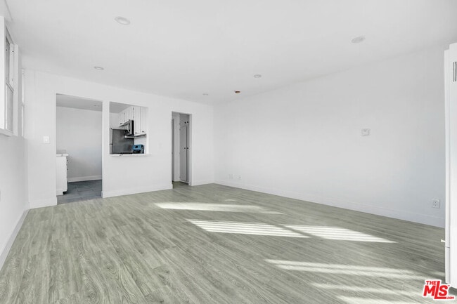 Foto del edificio - 317 S Kenmore Ave