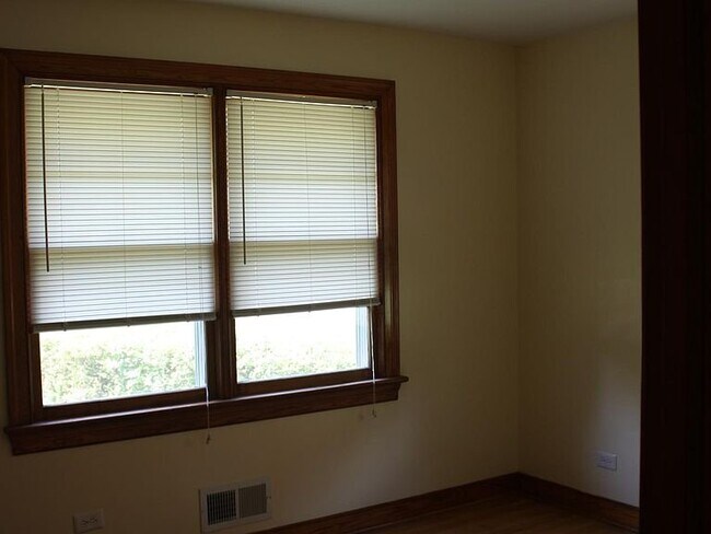 Foto del edificio - 2408 Sunset Rd
