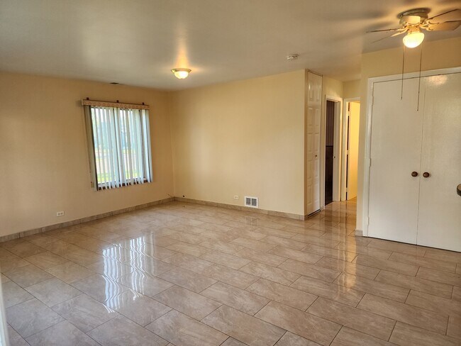 Foto del edificio - 630 E Old Willow Rd