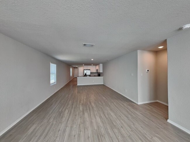 Building Photo - 144 Hollywood Dr