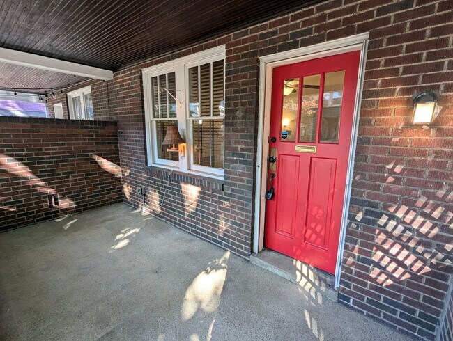 Building Photo - 2 Bedroom 1 Bathroom Single Family Home (R...