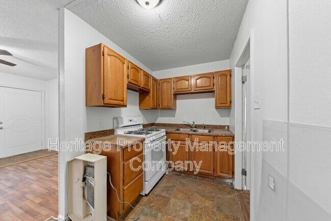 Building Photo - 511 Pecan Valley Dr