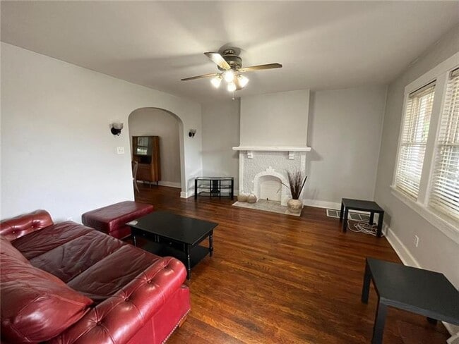 Building Photo - 518 Belgreen Pl
