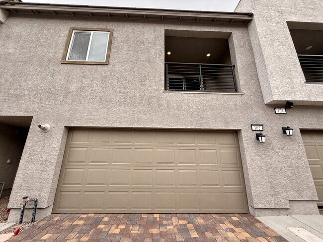 Building Photo - 3 BED 2.5 BATH 2 BALCONY 2 CAR GARAGE TOWNHOUSE IN HENDERSON FOR RENT!!