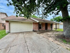 Building Photo - 5015 Glendower Dr
