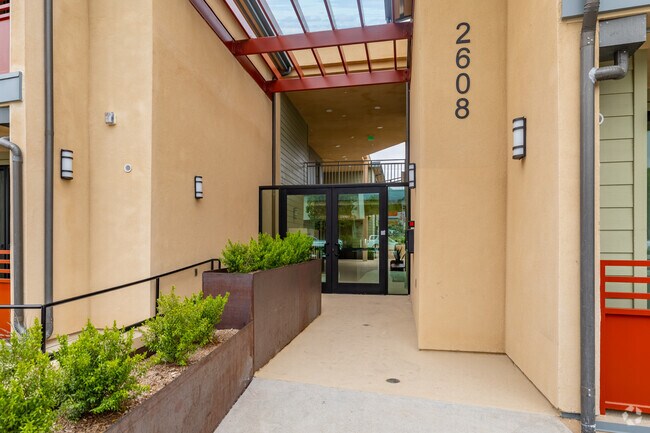 Entrance - Honolulu Hills Condominiums
