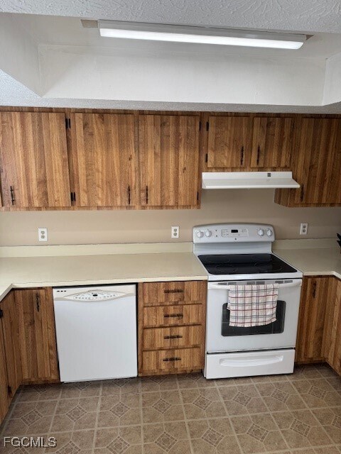 Foto del edificio - 4420 Santa Barbara Blvd