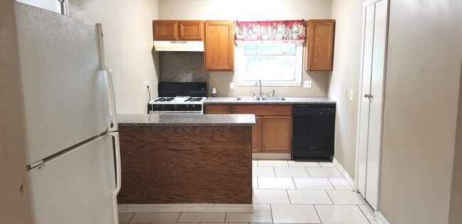 Building Photo - 4515 White Rock St