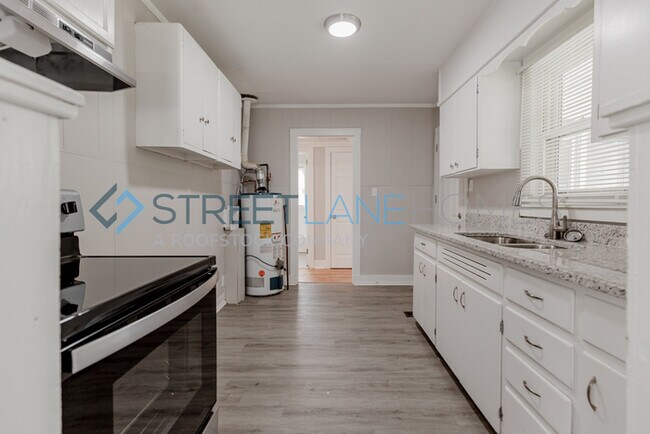Building Photo - Charming 2 Bedroom in Birmingham!