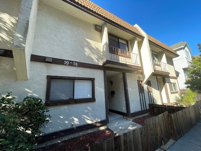 Foto del edificio - Beautifully Updated 3-Bedroom Condo in Pri...