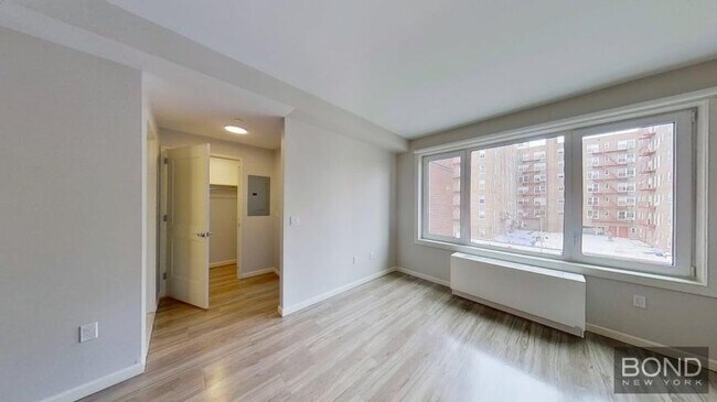 Foto del edificio - 1 bedroom in JAMAICA HILLS NY 11432