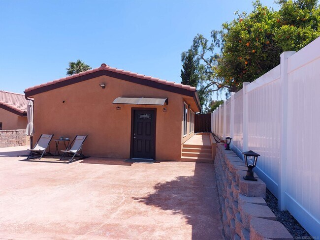 Building Photo - 709 Vale View Dr