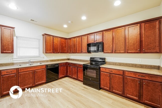 Building Photo - 890 Maple Trce