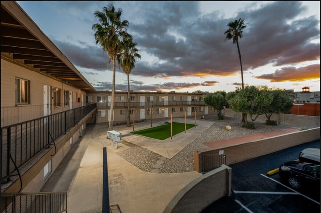 Photo - 4302 E Bellevue St Apartment