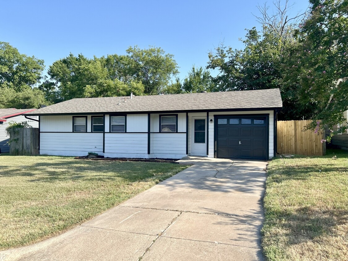 Primary Photo - 4204 Bowling Green St