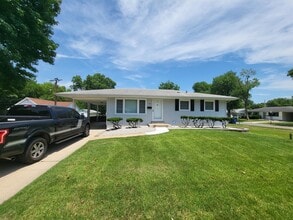 Building Photo - 1015 Lindsay Ln