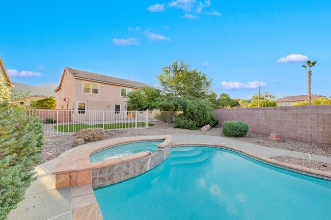 Foto del edificio - 1st MONTH FREE! Lone Mountain Heights Luxu...