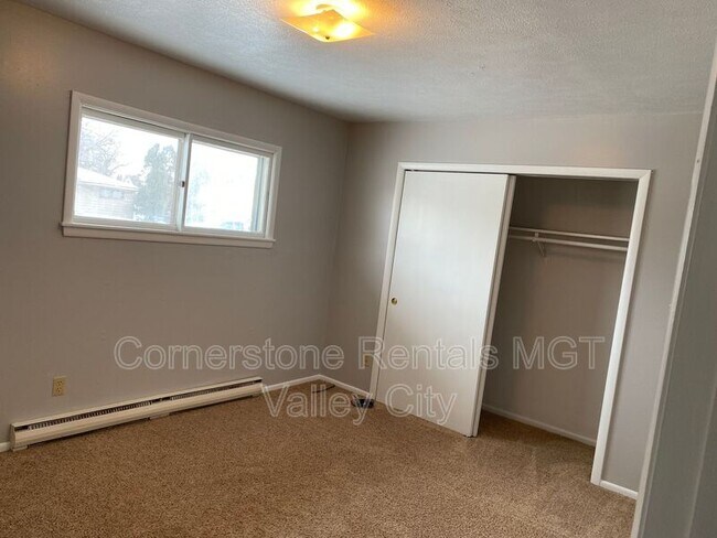 Building Photo - 825 3rd St SW