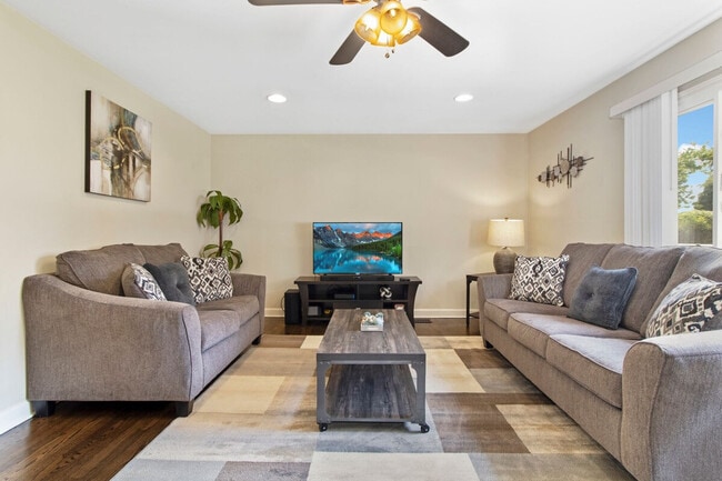 Building Photo - 9471 Sumac Rd