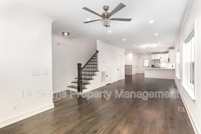 Foto del edificio - 4423A Providence Heights
