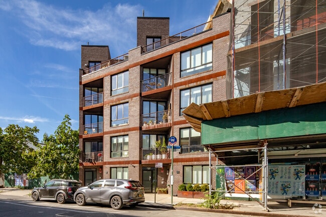 Building Photo - 735 Bergen St