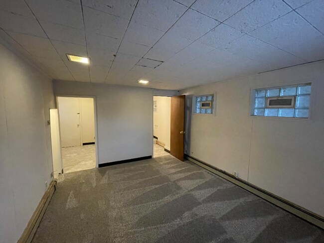 Building Photo - 1063 W 6th Ave