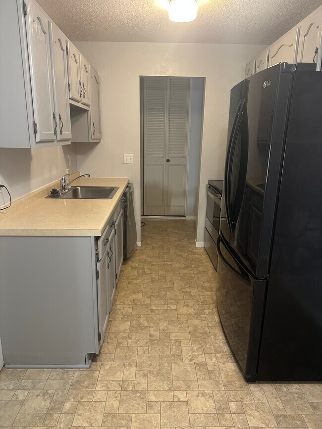 Building Photo - 183 Little Canada Rd E