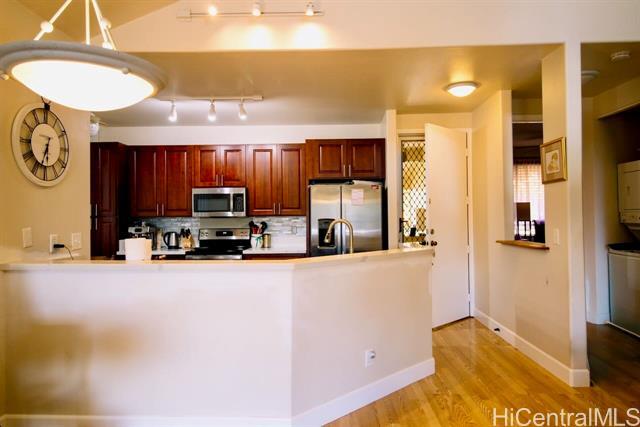 Primary Photo - 95-996-996 Wikao St