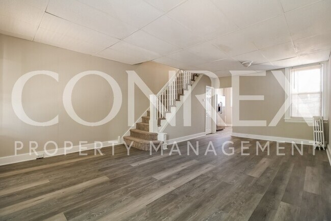 Building Photo - Beautiful, Updated 3 Bedroom
