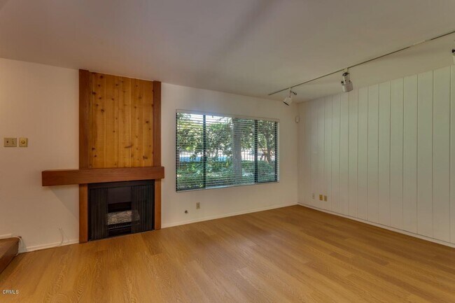 Building Photo - 246 N Orange Grove Blvd