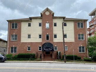 Building Photo - 116 31st Ave N