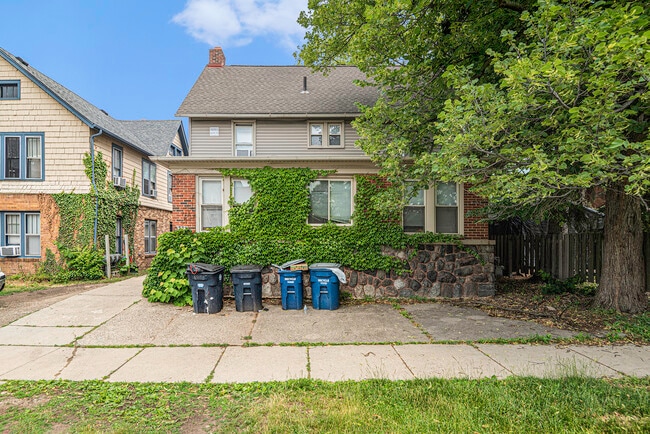 Building Photo - 335 Packard St