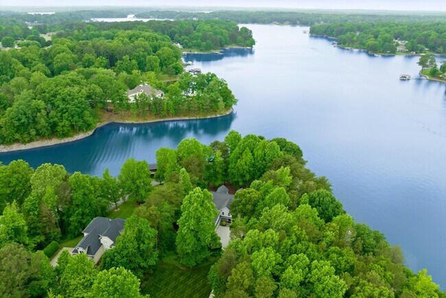 Building Photo - Grand Bay