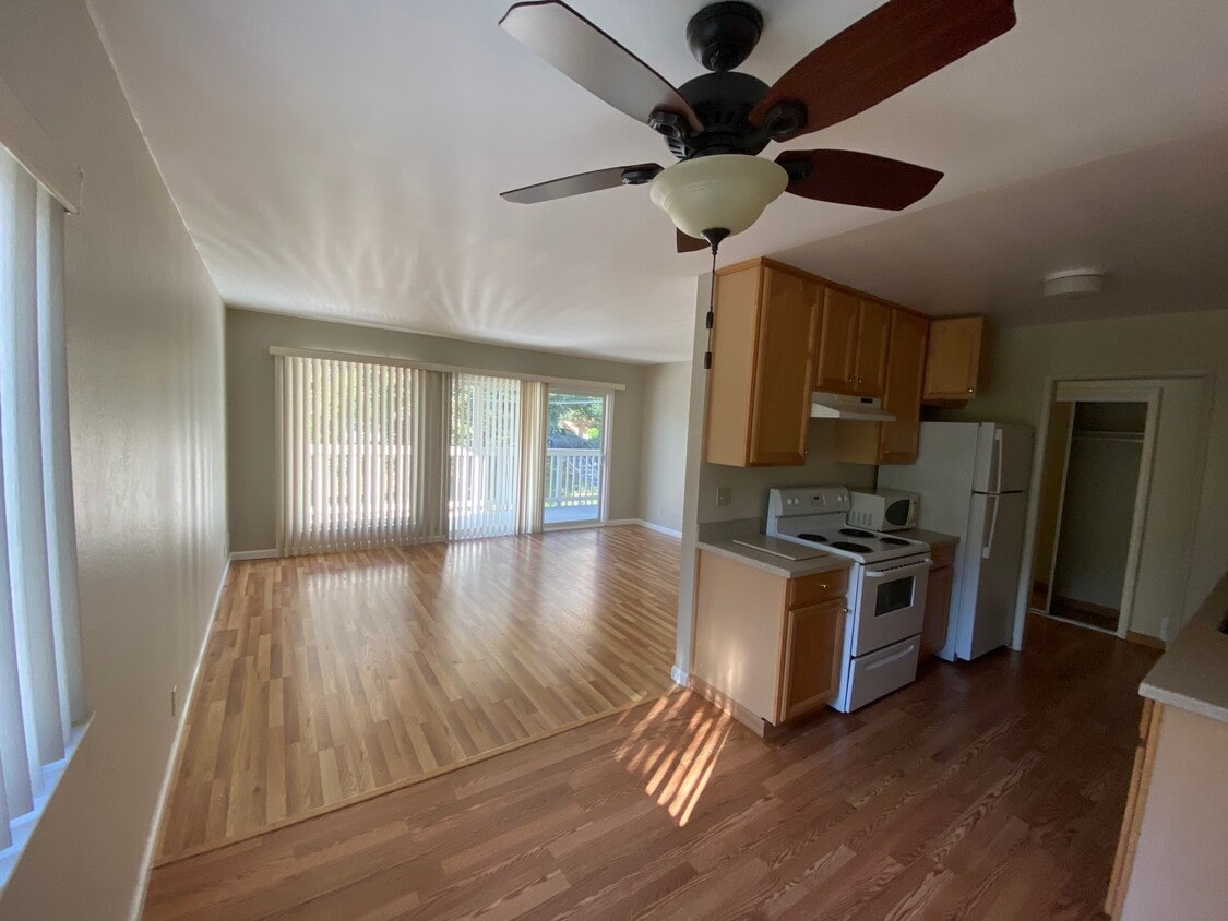 Dining - 417 Portofino Dr