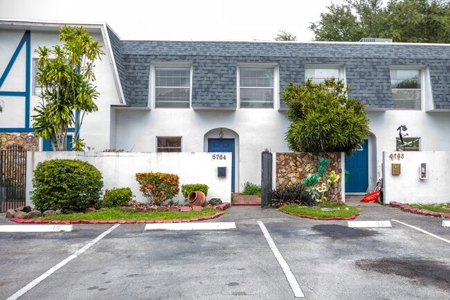 Building Photo - 6764 SW 40th St