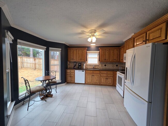 Foto del edificio - 1318 Maple Leaf Ct