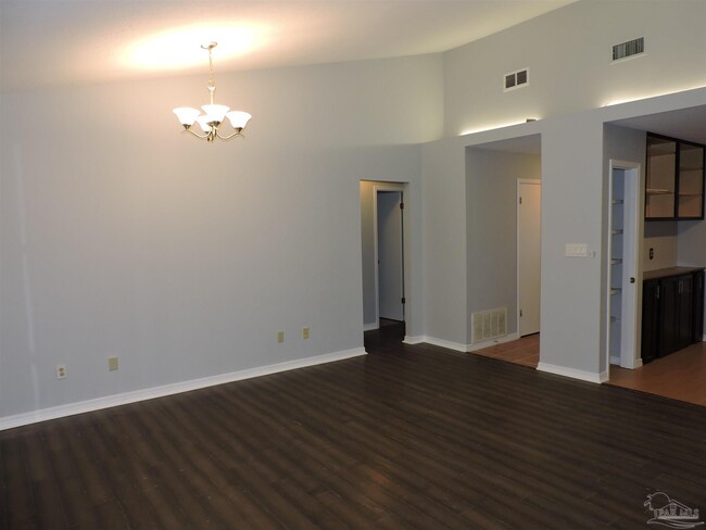 Foto del edificio - 7663 Charter Oaks Dr
