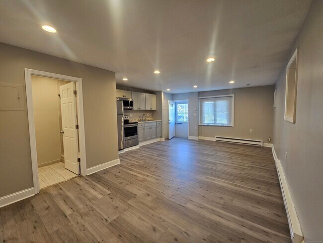 Building Photo - 370 Bruce Ave