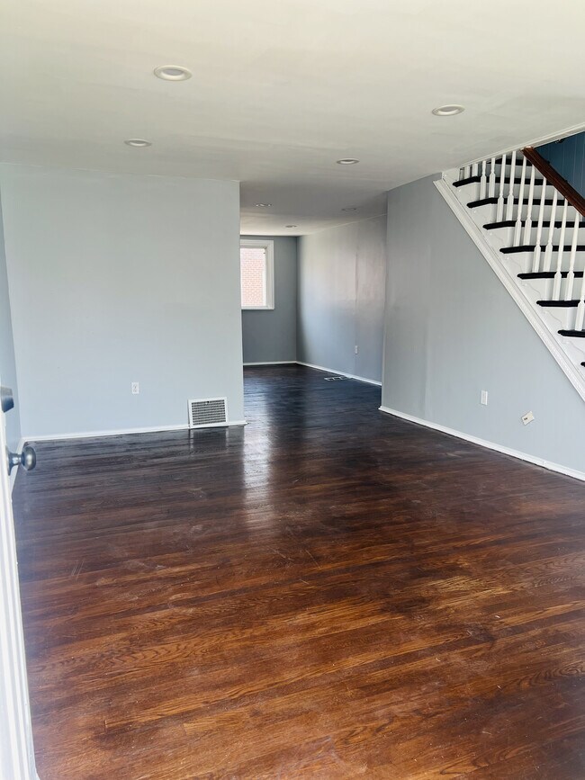 Sala de estar - 130 Spring Valley Rd